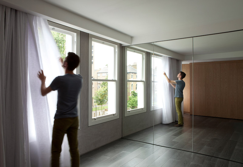 Строгий функциональный интерьер маленькой студии