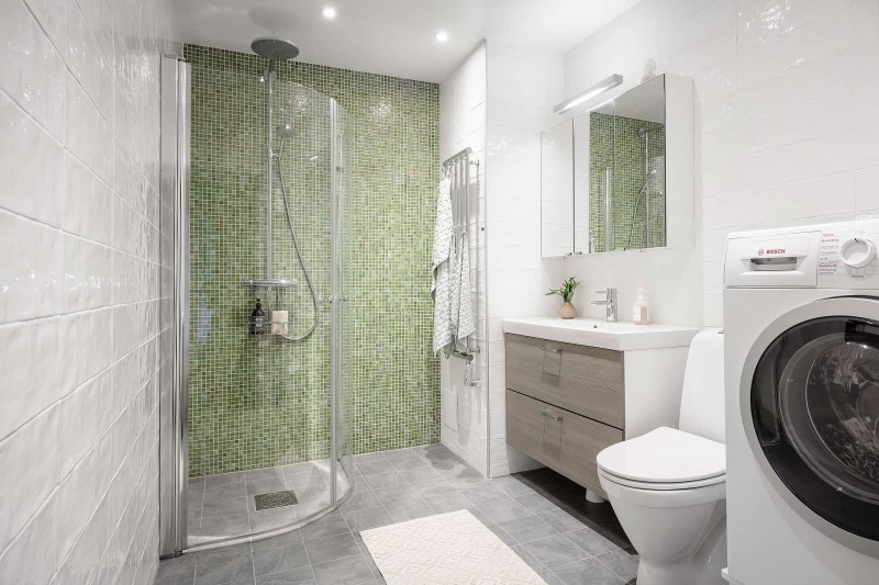 Высокие потолки и хорошо сохранившиеся детали начала ХХ века в апартаментах в Стокгольме