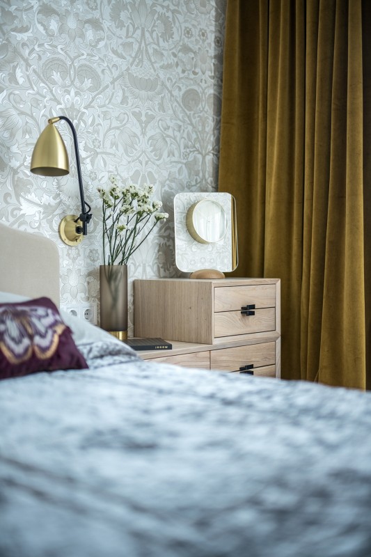 Светлые апартаменты с яркими акцентами