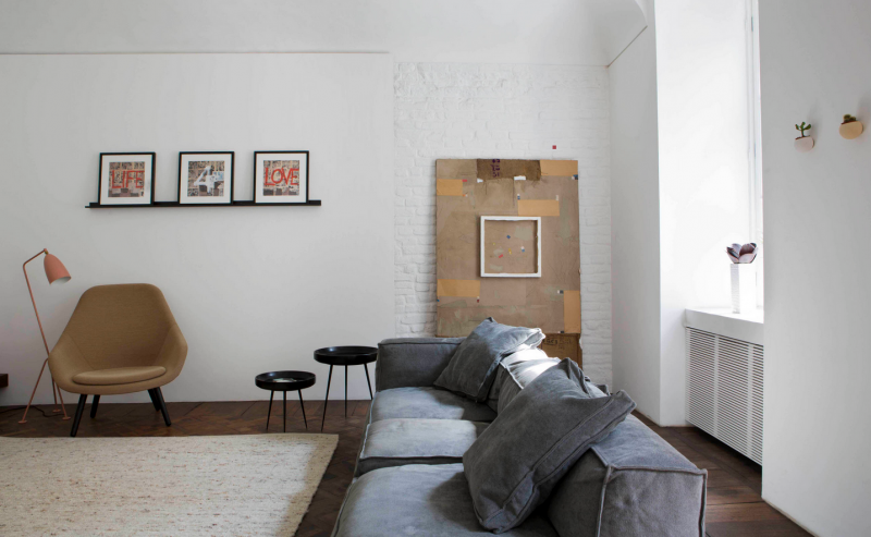 Контраст между винтажными и современными элементами в интерьере итальянский квартиры