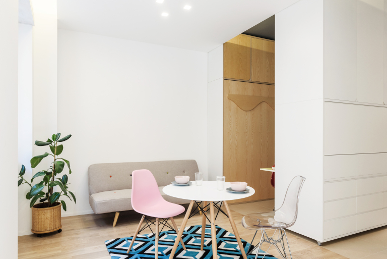 Многофункциональная подвижная стена в небольшой квартире