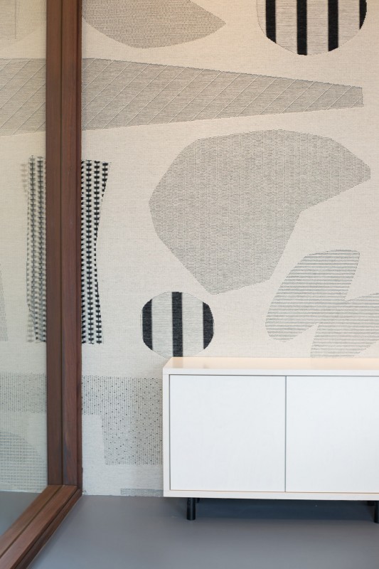 Лёгкий красочный дизайн офиса компании FinTech Bridgevest в Роттердаме