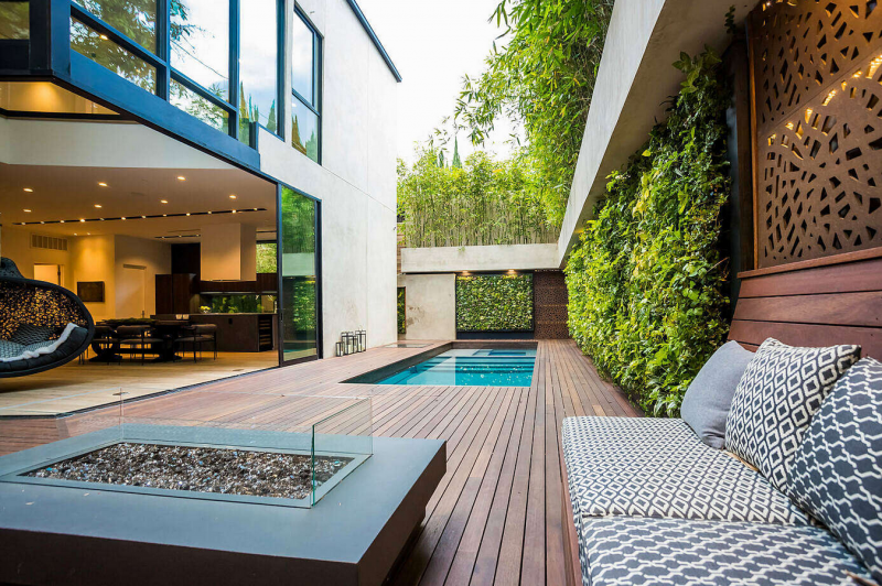 Роскошная современная резиденция, расположенная в Лос-Анджелесе