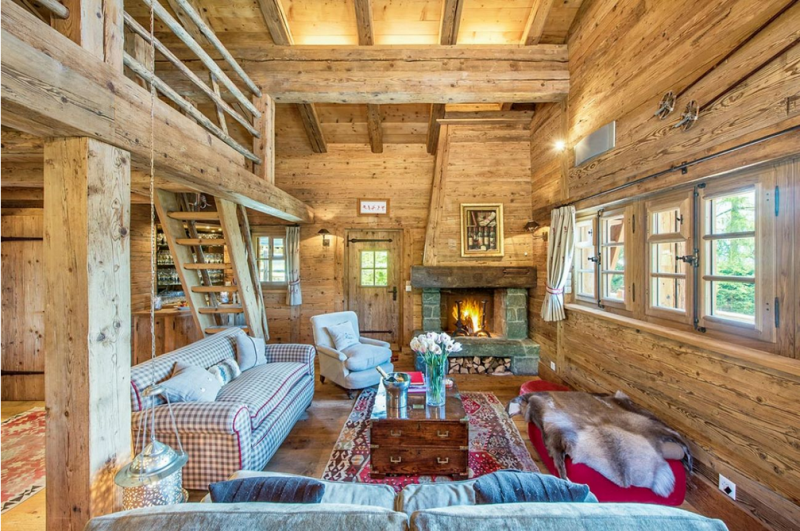 Классическое деревянное шале в Банье, Швейцария