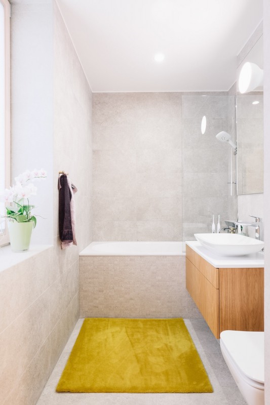 Минималистские апартаменты с синими и желтыми акцентами в Нымме, Эстония