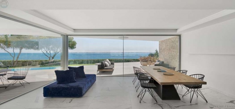 Современная вилла на берегу Средиземного моря