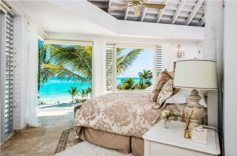 Небольшой отель Pearl West в городе Лонг-Бэй-Хиллс, острова Тёркс и Кайкос