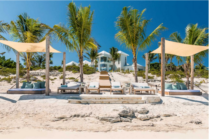 Небольшой отель Pearl West в городе Лонг-Бэй-Хиллс, острова Тёркс и Кайкос