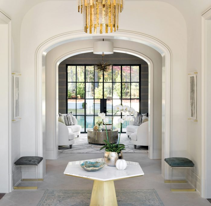 Сочетание классической и современной эстетики в новом доме в Мариетте, штат Джорджия Сочетание классической и современной эстетики в новом доме в Мариетте, штат Джорджия