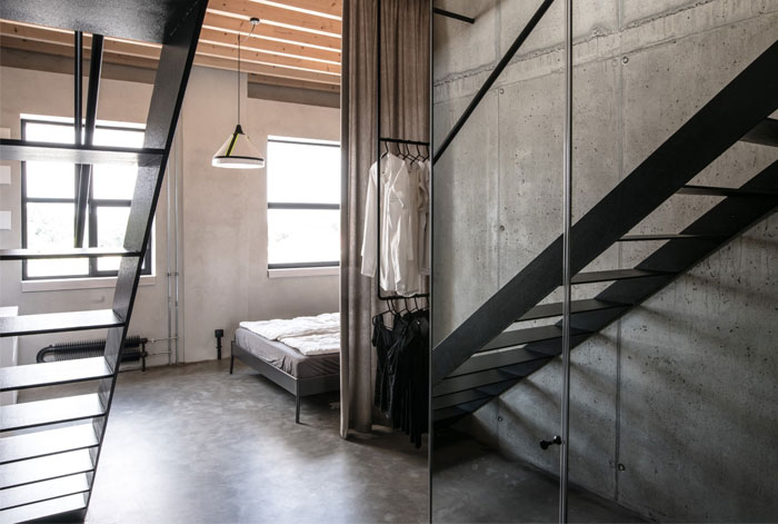 Вертикально ориентированный лофт, расположенный в промышленном здании