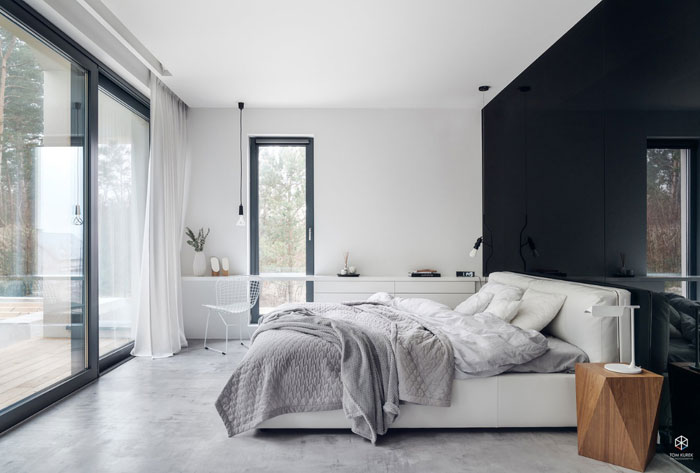 Черно-белый минималистичный интерьер дома в Польше
