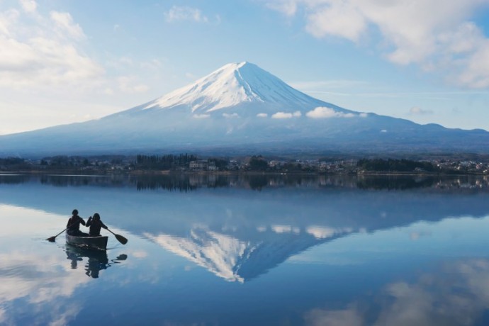 Японский отель Hoshino Resorts с видом на гору Фудзи