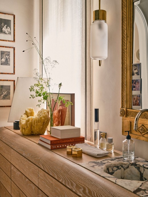 Квартира дизайнера Мафальды Муньос и фешн-фотографа Гонсало Мачадо в старинном доме в центре Мадрида