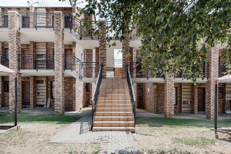 Наполненный светом свежий интерьер студии в Мидранде, ЮАР