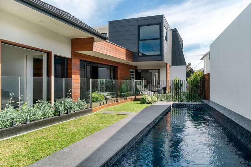 Двухэтажный дом в австралийском Ньюкасле Двухэтажный дом в австралийском Ньюкасле