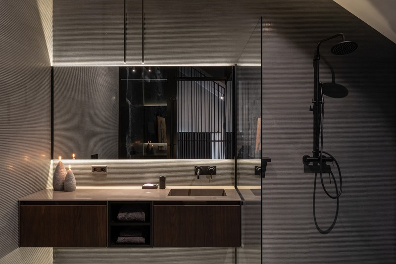 Двухуровневый пентхаус в стиле "брутализм" Двухуровневый пентхаус в стиле "брутализм"