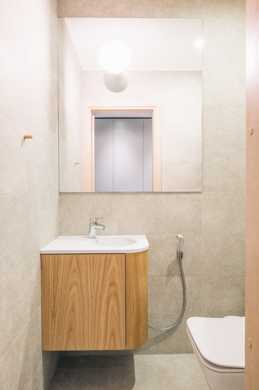 Минималистские апартаменты с синими и желтыми акцентами в Нымме, Эстония