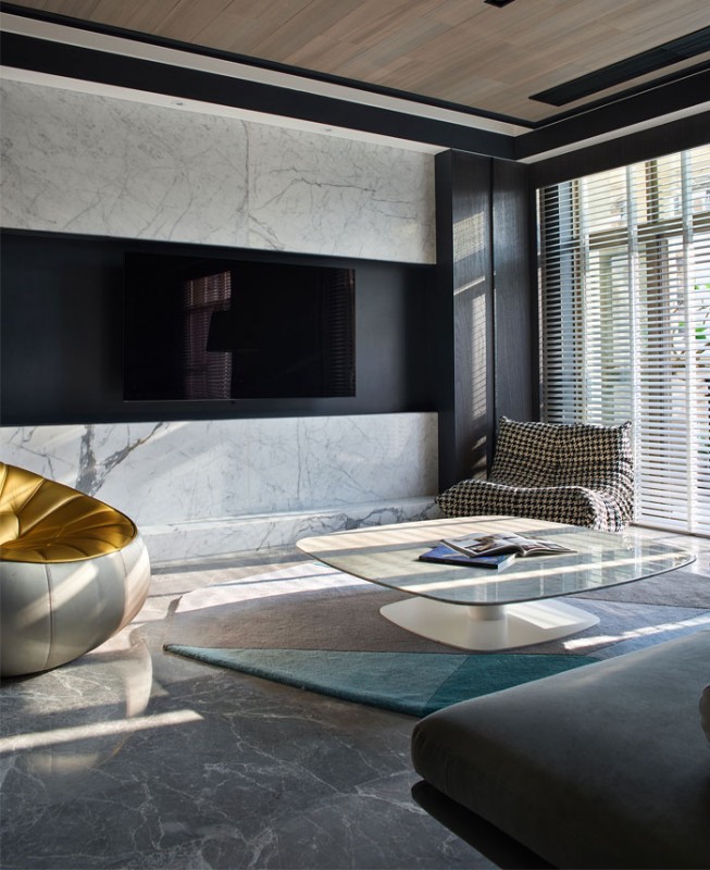 Интерьер апартаментов в темных тонах в Фучжоу, Китай