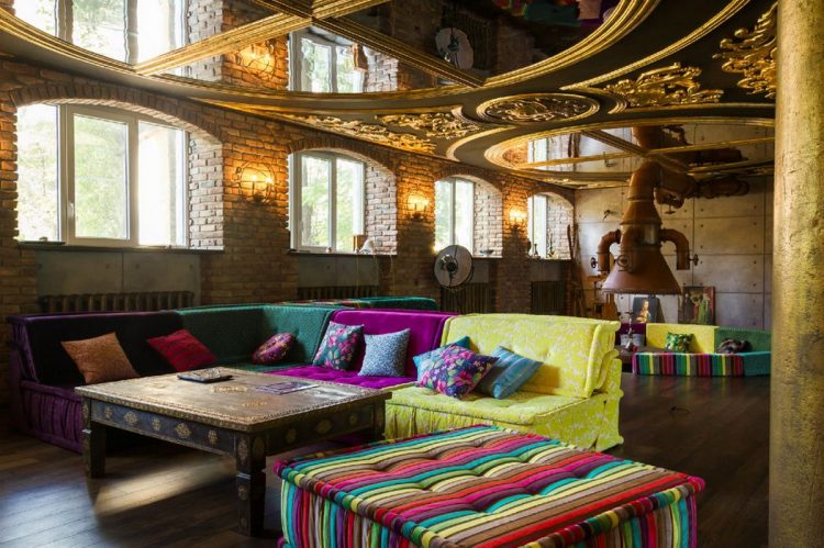 Эклектичный декор лофта, расположенного в бывшем старинном магазине
