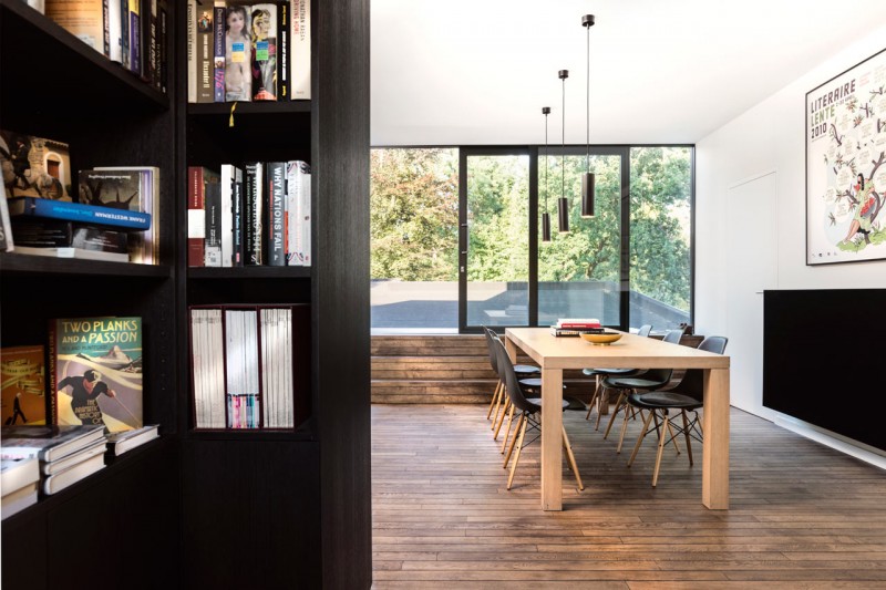 Светлый интерьер с контрастной отделкой в бельгийском коттедже Светлый интерьер с контрастной отделкой в бельгийском коттедже