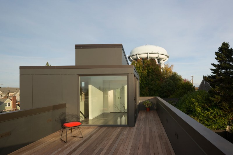 Двухэтажная резиденция с панорамными окнами в Сиэтле, штат Вашингтон