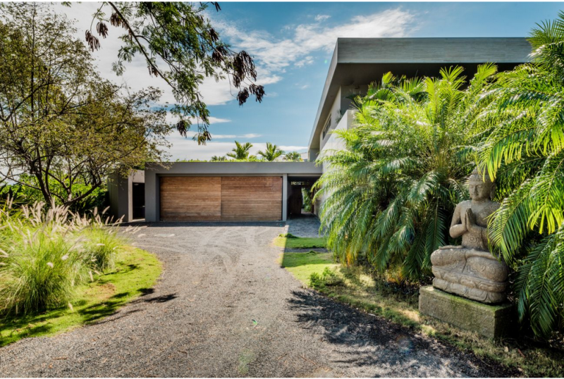 Современная вилла на побережье Тихого океана