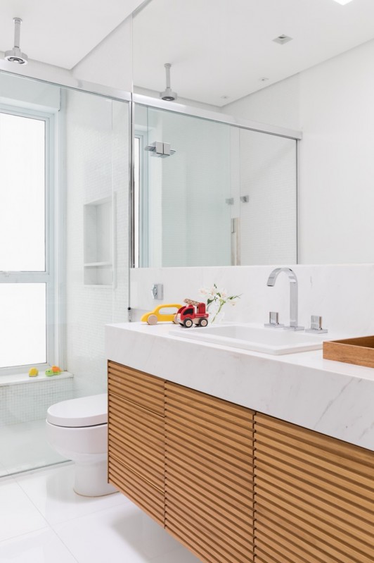 Использование дерева и белого цвета в оформлении уютного дома Использование дерева и белого цвета в оформлении уютного дома