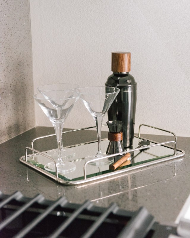 Интерьер в светлых тонах с яркими акцентами Интерьер в светлых тонах с яркими акцентами