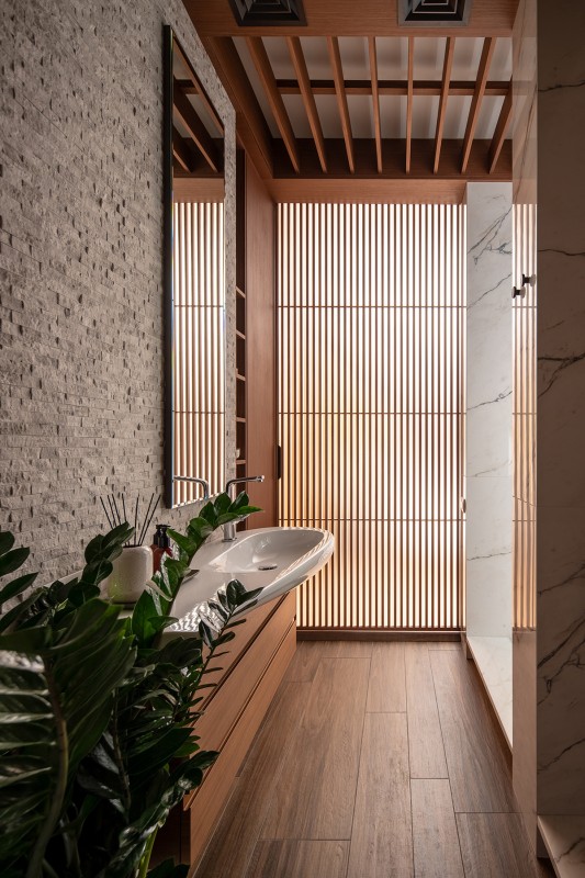 Пентхаус с многофункциональными пространствами и уникальной винтовой лестницей Пентхаус с многофункциональными пространствами и уникальной винтовой лестницей