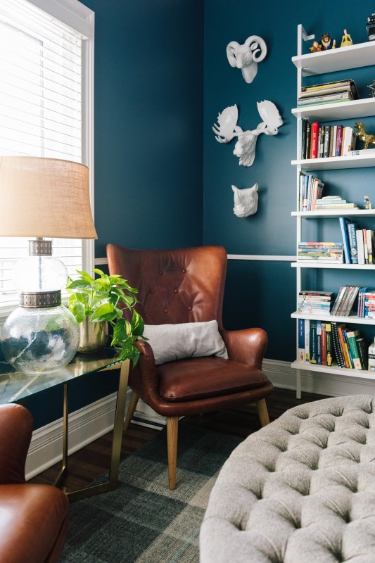 Прохладные цвета и медные акценты в интерьере просторных чикагских апартаментов Прохладные цвета и медные акценты в интерьере просторных чикагских апартаментов