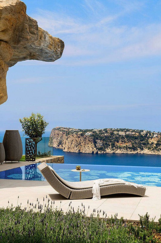 Вилла на берегу моря, расположенная на испанских Балеарских островах