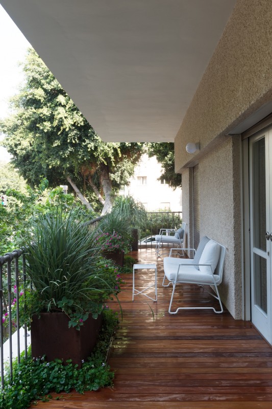 Дом в стиле "баухауз" с внутренними стеклянными стенами в Тель-Авиве Дом в стиле "баухауз" с внутренними стеклянными стенами в Тель-Авиве