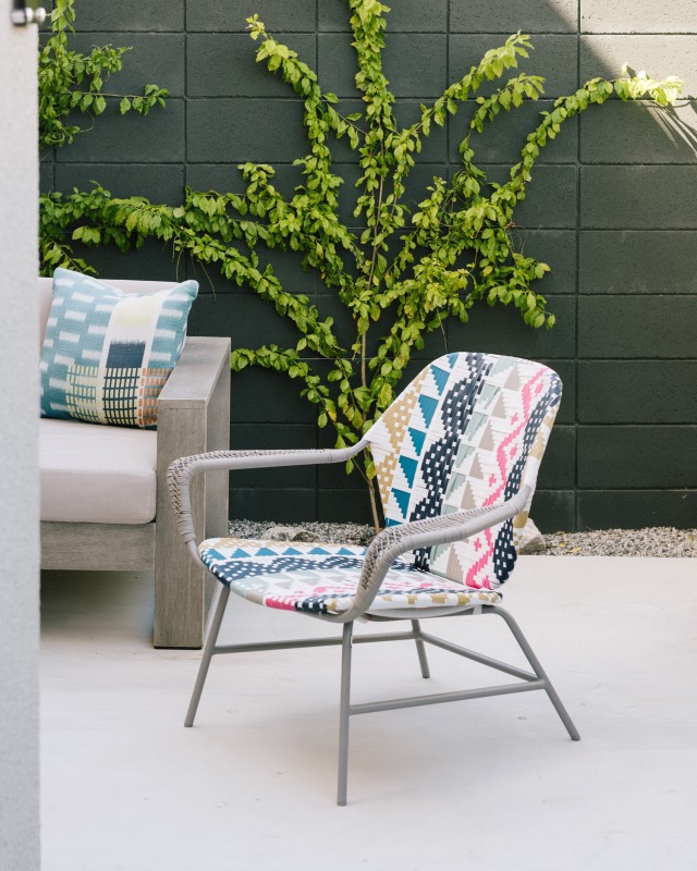 Интерьер в светлых тонах с яркими акцентами Интерьер в светлых тонах с яркими акцентами