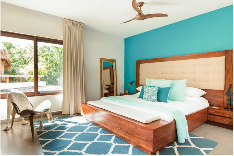 Красочный тропический модернизм в интерьере виллы в Мексике