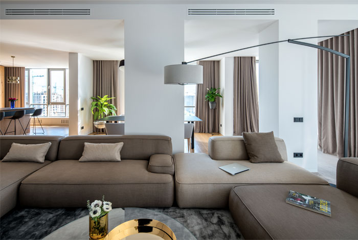 Минималистичный интерьер квартиры для семьи с маленькой дочкой