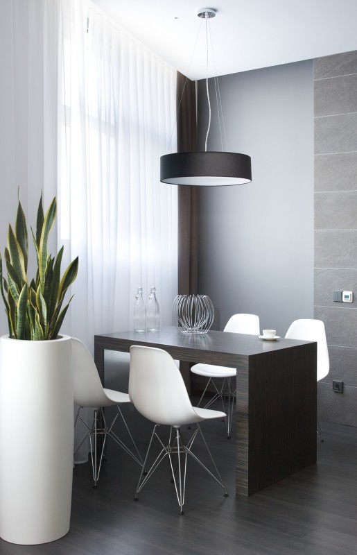 Современный контрастный дизайн компактной квартиры Современный контрастный дизайн компактной квартиры