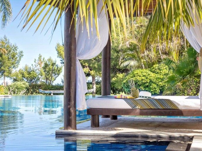 Спа-отель ASIA GARDENS 5* на склоне горы Сьерра-Кортина в Аликанте, Испания Спа-отель ASIA GARDENS 5* на склоне горы Сьерра-Кортина в Аликанте, Испания