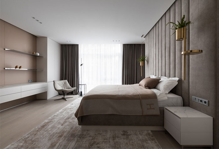 Декор квартиры с элегантными текстурами из светлого дерева и мрамора