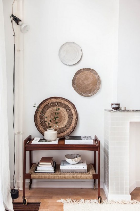 Интерьер гостиной и кухни старого дома в Делфте, Нидерланды Интерьер гостиной и кухни старого дома в Делфте, Нидерланды