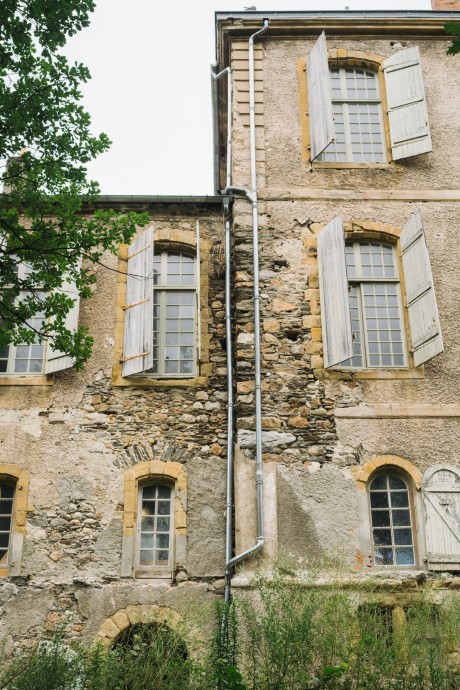 Замок XVIII века во французских Пиренеях, в настоящее время реставрируемый парой из Австралии