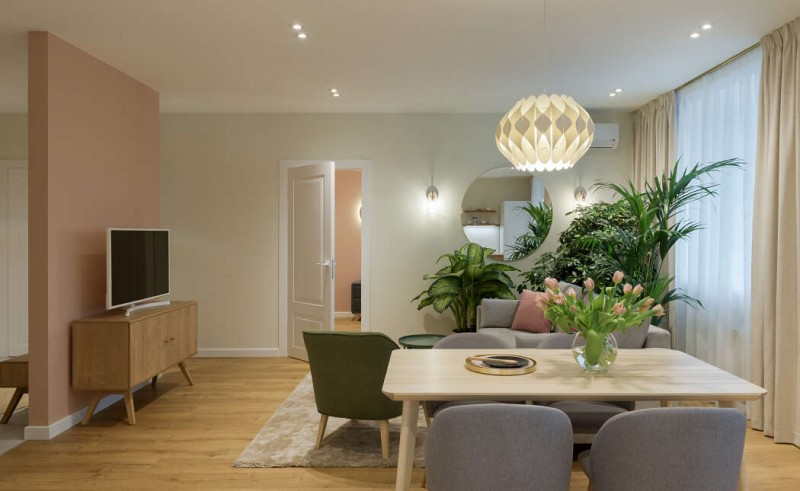 Уютный, мягкий, наполненной цветом интерьер