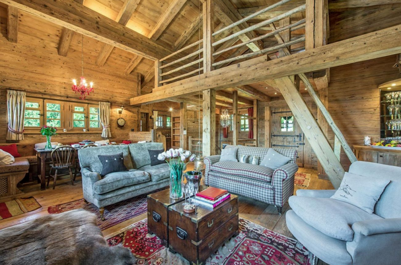 Классическое деревянное шале в Банье, Швейцария