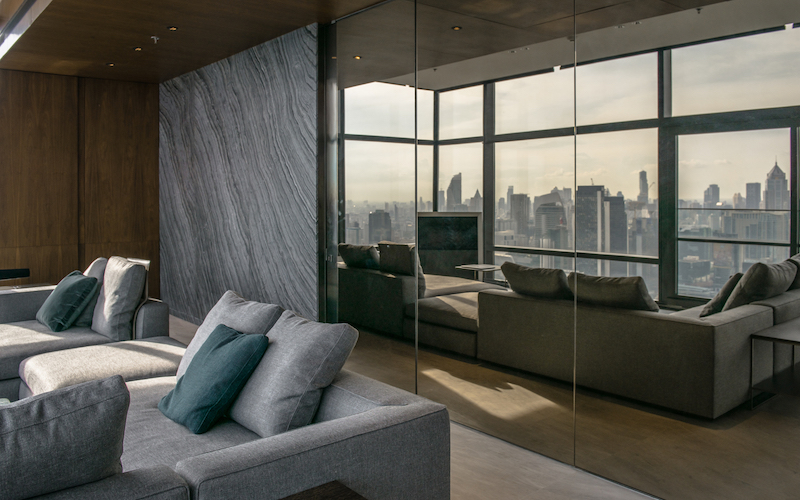 Пентхаус с изысканным декором и панорамными окнами