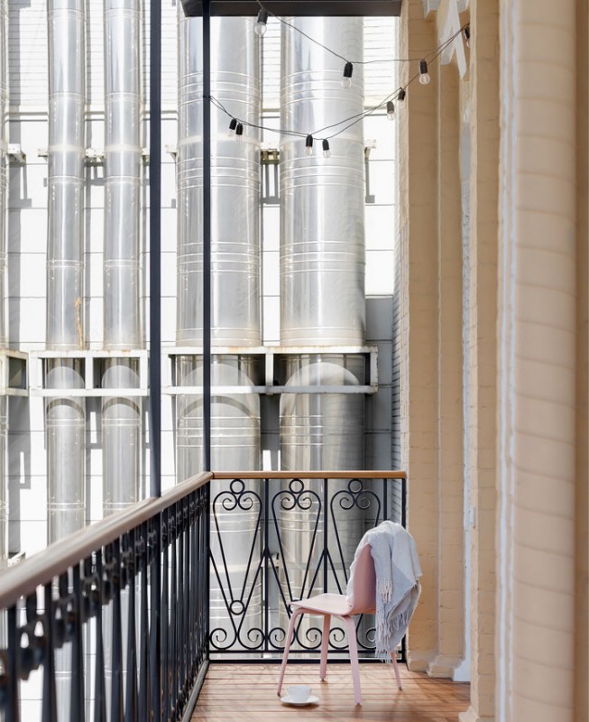 Комфортный, без лишних деталей интерьер светлых апартаментов