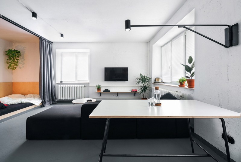 Монохромный интерьер в небольшой квартире