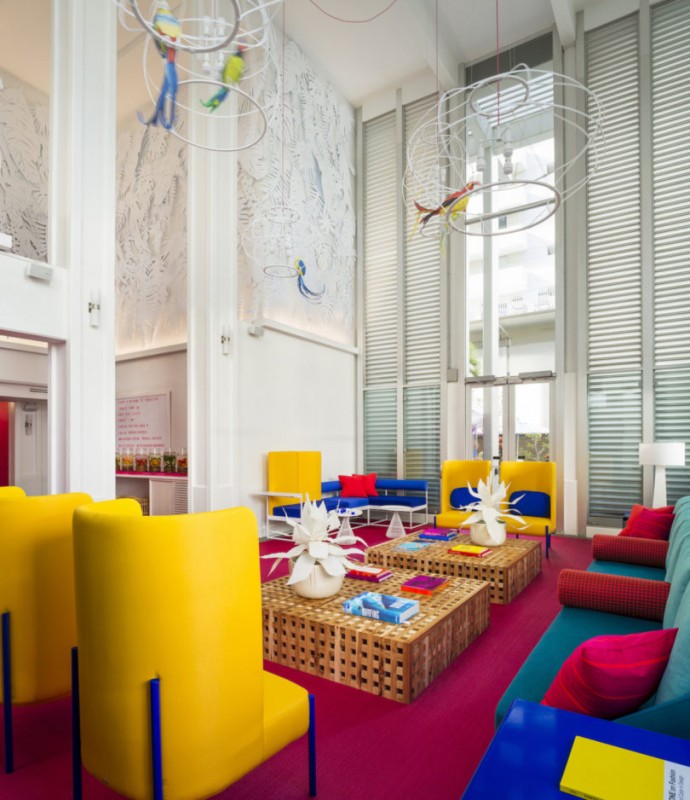 Неоновые цвета в интерьере отеля Shoreline Hotel Waikiki 4* на острове Оаху, Гавайи Неоновые цвета в интерьере отеля Shoreline Hotel Waikiki 4* на острове Оаху, Гавайи