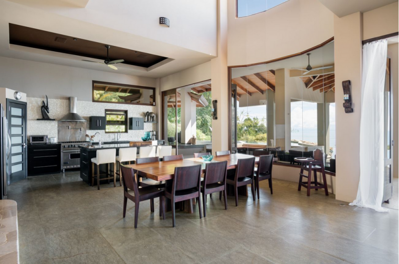 Тропическая вилла, построенная на скале среди джунглей в Коста-Рике Тропическая вилла, построенная на скале среди джунглей в Коста-Рике