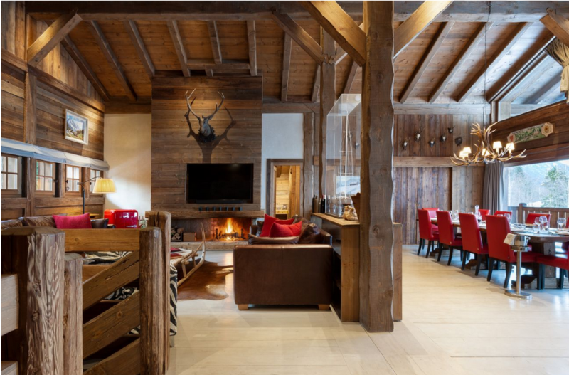 Деревенское шале недалеко от горнолыжного курорта Шамони-Монблан во Франции