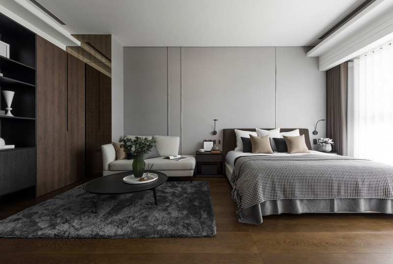 Интерьер просторной квартиры в серых тонах