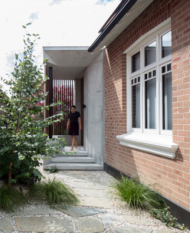 Переплетение дерева, бетона, стекла и металла в интерьере дома в Сиднее